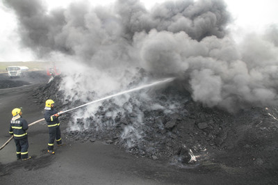 千噸煤炭自燃引關(guān)注，消防及時(shí)滅火保安全，資本投資或轉(zhuǎn)向綠色能源