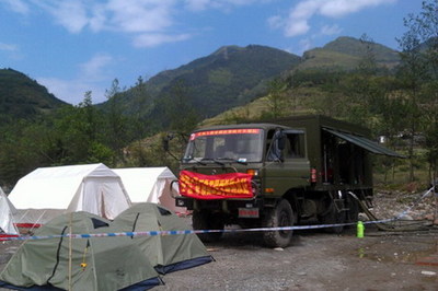 北京三興汽車膜處理凈水車助力蘆山地震災區(qū) 新材料技術推廣服務顯擔當